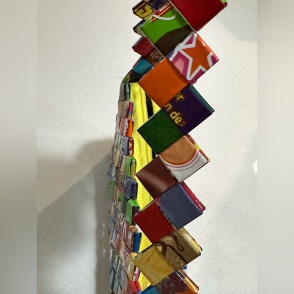 VIBRANT colourful Mexican artisan candy wrapper foil handbag with zipper closure - Picture 14 of 16